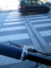 Chodkyně shodila cyklistku pod autobus v Havířově