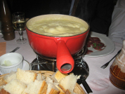 Fondue není švýcarské, ale francouzské národní jídlo