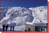 Kaprun, mezi lanovkami vede trasa X3 
