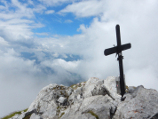 Jsou vrcholové kříže součástí alpské kultury?