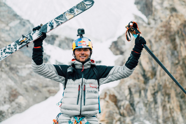 Andrzej Bargiel makes history with first K2 ski descent