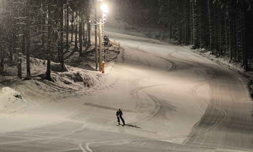 Ski areál Razula zahájil večerní lyžování