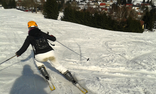 V Alpách je lepší lyžování, lžou novináři
