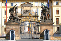 Pražský hrad je nám drahý?