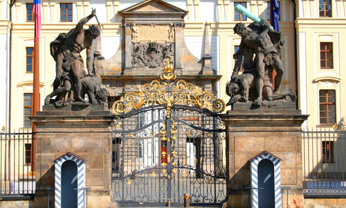 Pražský hrad je nám drahý?