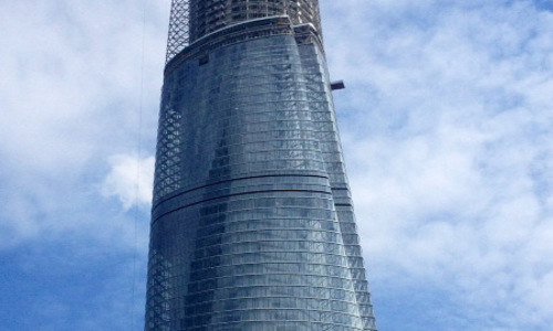 Crazy Climbing on the Shanghai Tower
