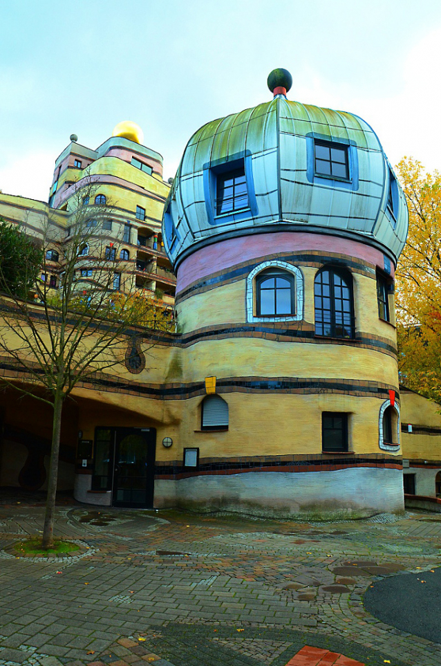 Německé byty Waldspirale jsou 7. nejpodivnější stavba na světě