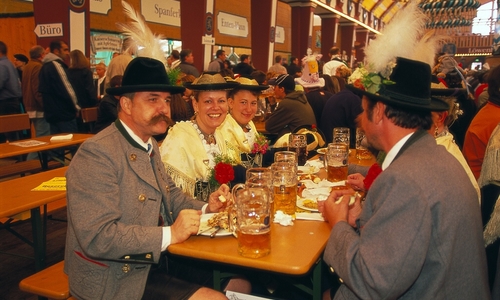 Turisté 50+ táhnou cestovky Turisté 50+ táhnou cestovky