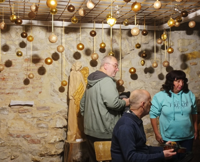 Skleněné Vánoce v podzemí Betlémské kaple