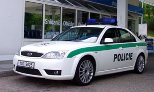 Vyšší rychlost na dálnici je bezpečnější Vyšší rychlost na dálnici je bezpečnější