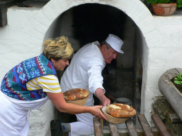 Pečení chleba v Lenoře 