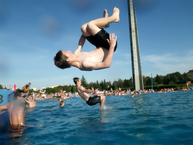 Slavia Praha otevřela venkovní bazény