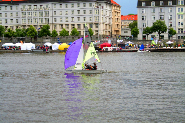 VIDEO Punts scout race in Prague