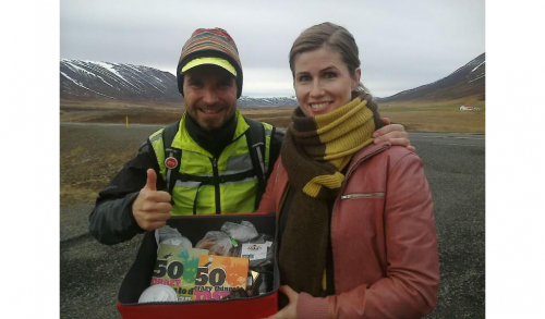 Snaefridur Ingadottir a René Kujan. Autorka knihy 50 bláznivých věcí, které lze dělat na Islandu.