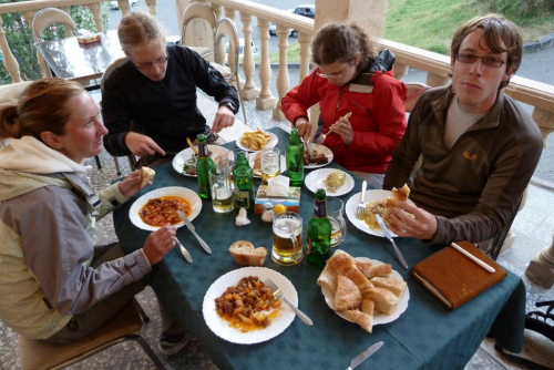 Arménie. Večeře v Sevanu u Sevanu.