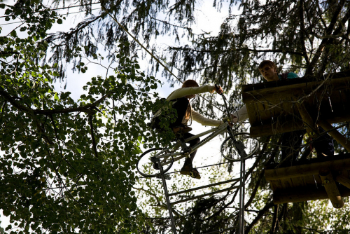 Lotyšsko, lanový park Sigulda Adventure Park Tarzan.