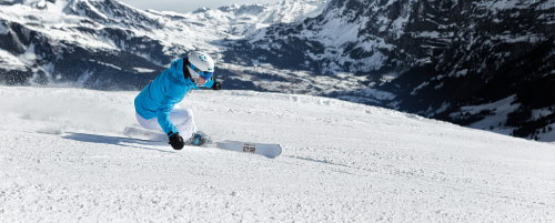 Sjezdové lyžování si nejvíc užijete na dobrých lyžích.