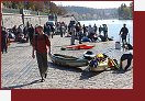 Boti vtk do Vltavy pod elezninm mostem