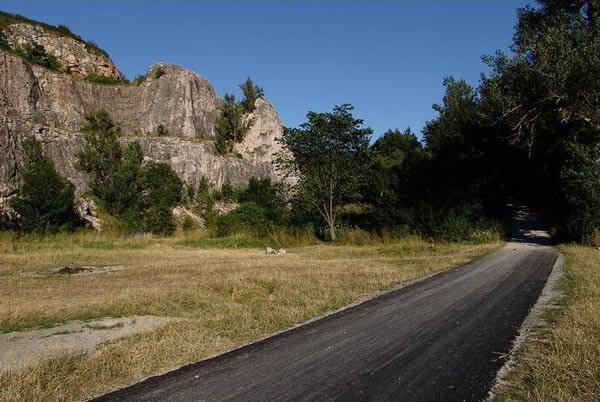 esk kras, nov asfaltka do Alkazaru