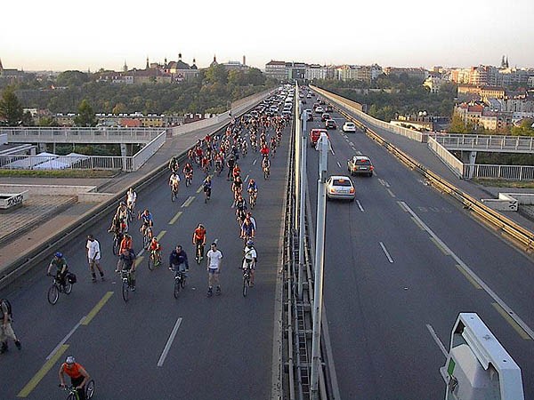 Protestn jzda po prask Magistrle, z 2003