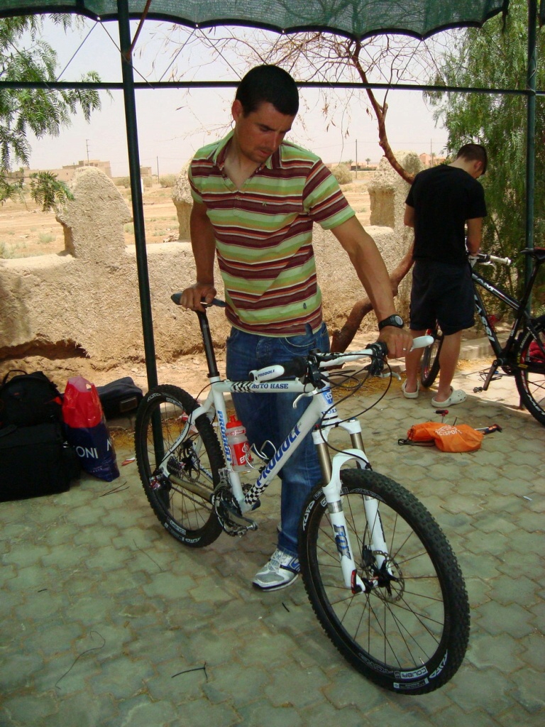 Titan Desert 2010 / ped startem - Horydoly.cz 