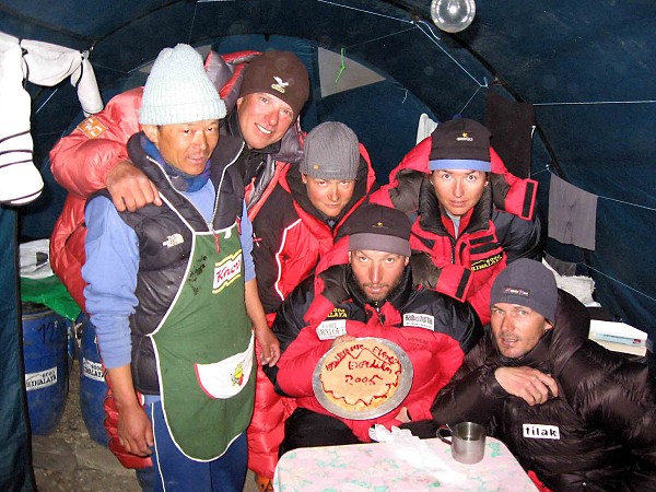 Mount Everest, ivot v zkladnm tboe