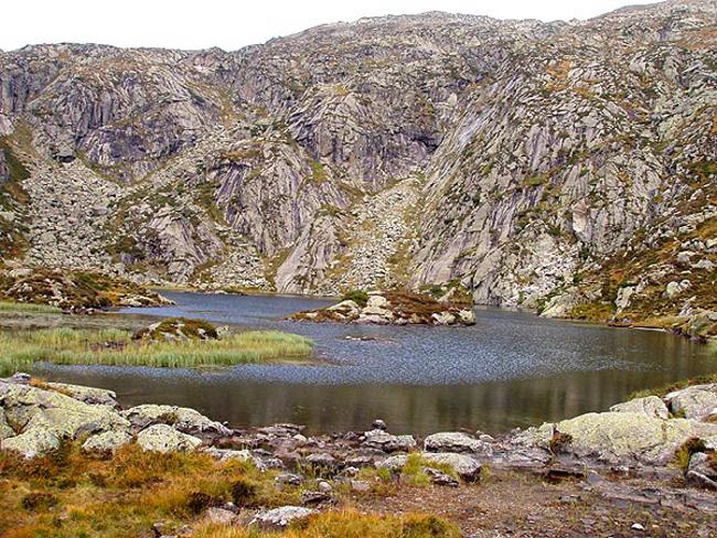 Jezero v Pyrenejch      