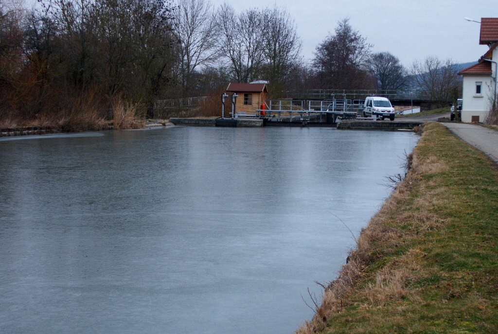 Kanál Rýn-Rhona zamrznul v únoru 2012 - Horydoly.cz 