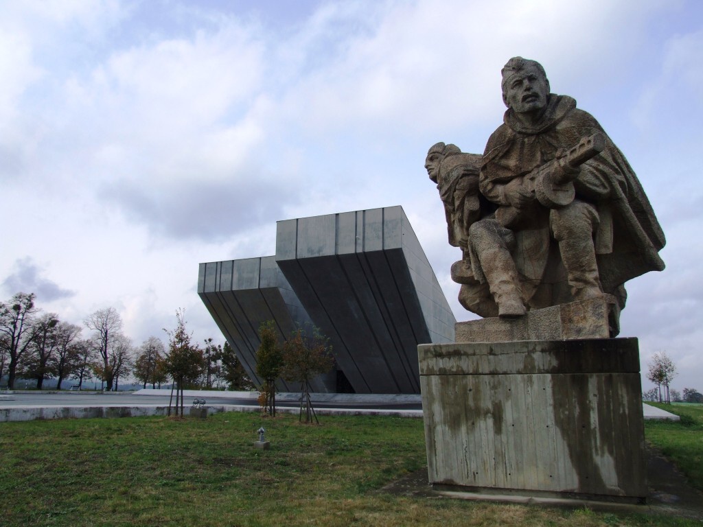 Hrabyn, pamtnk 2. svtov vlky - Horydoly.cz 