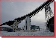 Ice Climbing World Cup Kirov 2010. Zvodn stna byla postavena pod skokanskm mstkem 