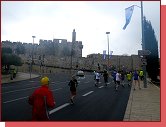 Jerusalem Marathon 2011. Davidova v jako ze urnlu. Tady nkde muselo vzniknout i logo maratonu. 