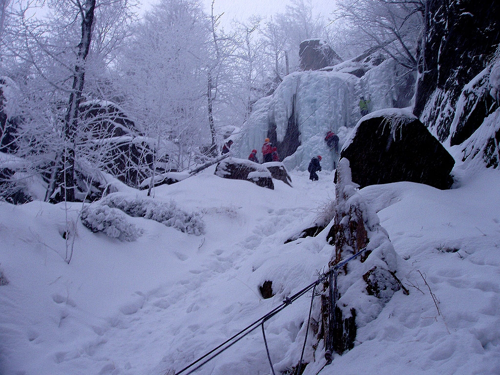 Jizerky, tolpich, ledy nad silnic 14.2.2009 