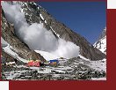 K2, lavina u base campu       