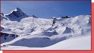 Ledovec Kaprun, trasa X1 vede �pln� vlevo a X2 �pln� vpravo 
