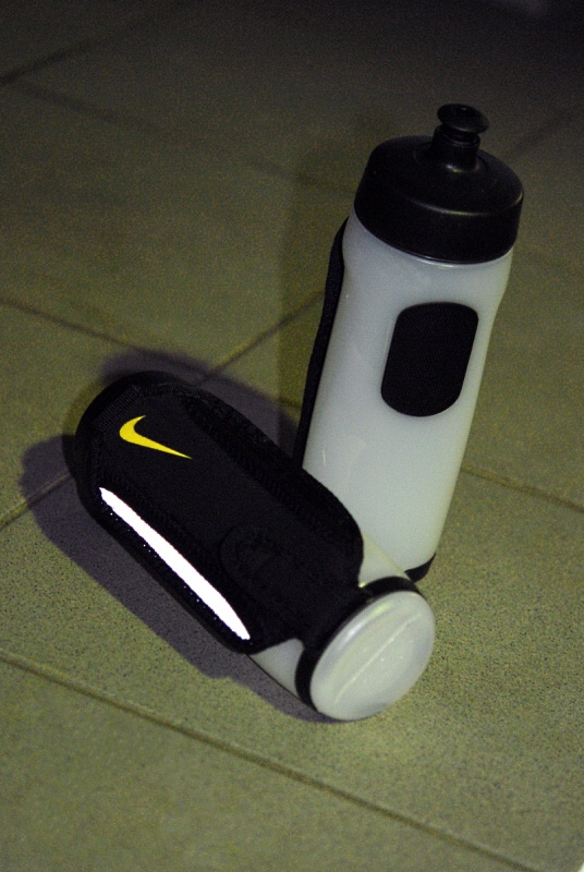 Nike Running Hand-Held Water Bottle - Horydoly.cz 