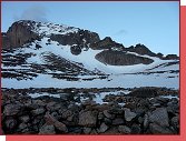 Longs Peak. vlevo Diamant, pln vpravo Keyhole 