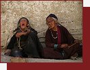 tydln epick seril o pashminov vln a jej embargovan odrd shah-tus, za jej nelegln vlastnictv se v himlajskch zemch chod do vzen. Seril pojednv o ohroenm druhu tibetsk antilopy, kter se mus zabt, aby dala jemnou a vzcnou srst z podbku. Filmai sleduj cel postup tkan, barven a vyvn drahch l. Zan v buddhistickm Ladaku, kde se vlna vyskytuje a kon v islmskm Kamru, kde se zpracovv. Film zmiuje adu vlek, kter se o vzcnou vlnu v minulosti vedly a popisuje obtn transhimlajsk obchod a jeho tepny: himlajsk karavann stezky. Divci se vyprav pes vysok a nebezpen sedla himlajskho hebene a dozv se mnoh o odvaze a tvrdosti dvnch astnk karavan i o jejich zvycch a nboenstv.        