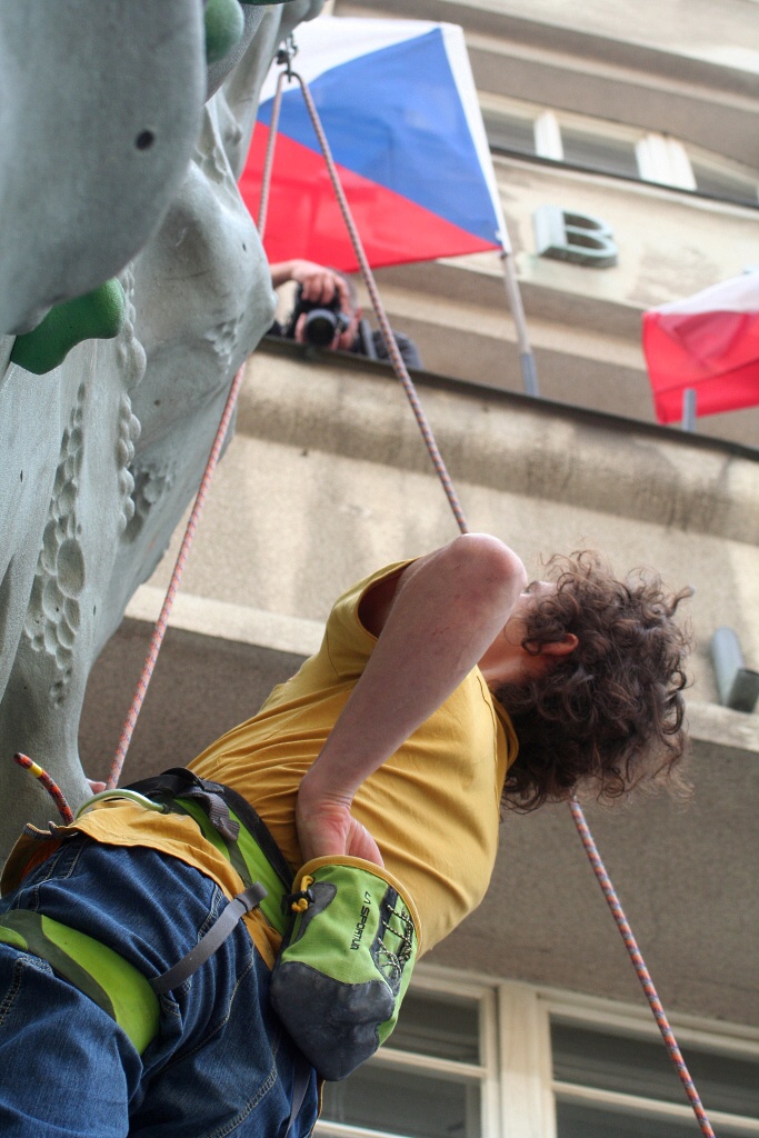 Adam Ondra propaguje lezen v Praze - Horydoly.cz 