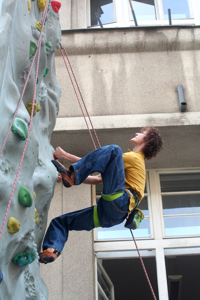 Adam Ondra propaguje lezen v Praze - Horydoly.cz 