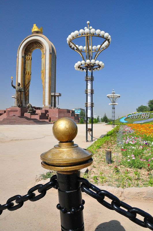 Pik Moskevsk Olympidy (5883 m n.m.)