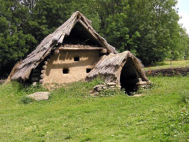 Villa Nova, Uhnov, stedovk chalupa