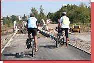 Cyklostezka soubn s Podbradkou vpadovkou vede po bvalm elezninm nspu 