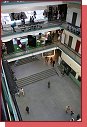 Elektrick podniky hlavnho msta Prahy. Centrln prostor protn vechna podla. 