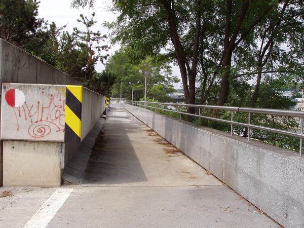 Praha, Karln, cyklostezka podl Vltavy