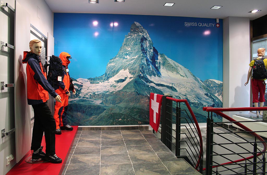Mammut, Praha, oteven obchodu