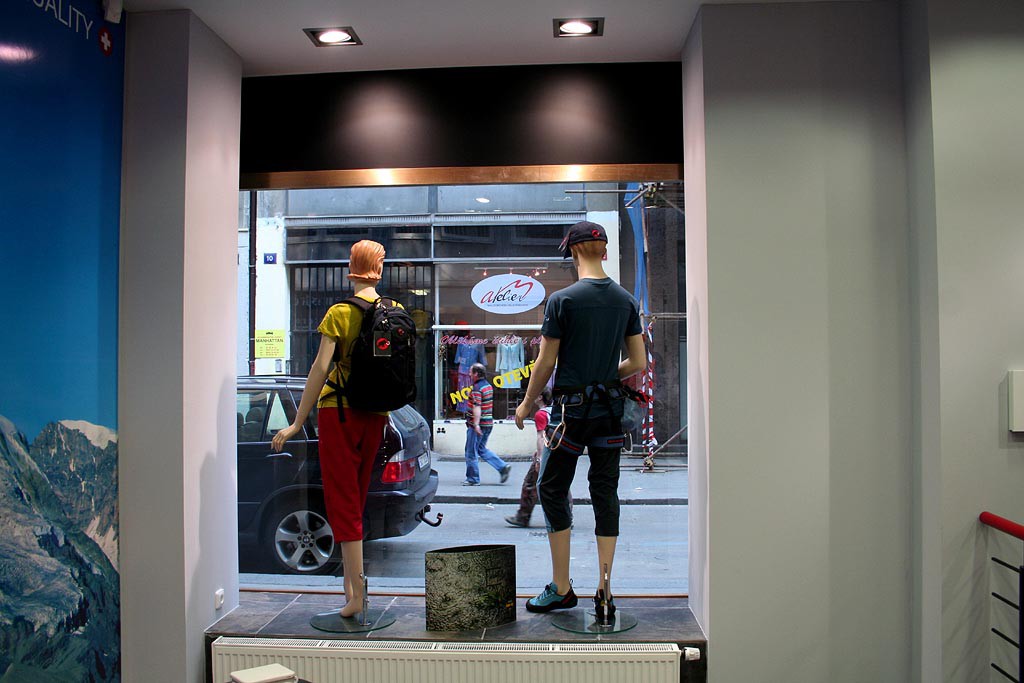 Mammut, Praha, oteven obchodu