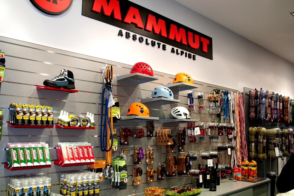 Mammut, Praha, oteven obchodu