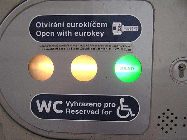 Ministr Martnek a majitel cestovky Okamura li Prahou