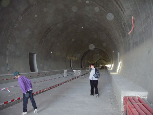 Praha, tunel pod Vtkovem, jen 2007