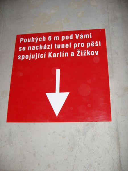 Praha, tunel pod Vtkovem, jen 2007